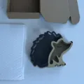 Salvadanaio a riccio in legno per bambini, simpatica scatola portamonete animale per risparmiare. - Forma di Riccio