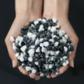 Natural black and white small pebbles for aquarium substrate and plant pot decoration use. - 1 Jin / 0.5kg (0.7-1.5cm) / Black and White