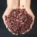 Natural red crystal gravel chips stones for aquarium fish tank and flower pot decoration. - 1 Jin / 0.5kg (0.4-0.9cm) / Bloodstone