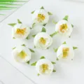 Weiße künstliche Rosenblütenköpfe für DIY-Girlanden, Kränze und Geschenkbox-Dekorationen. - Weiß