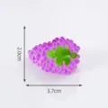 Figura miniatura de fruta de resina traslucida purpura con decoracion de hoja verde, 3.7cm. - Uvas #38