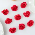 Kunstmatige rode zijden rozen bloemhoofdjes voor DIY knutselen en huwelijksdecoratie. - Helrood