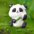 Süße Harz Panda Figur mit Bambussprosse Mikro Landschaft Desktop Ornament Dekoration 2.9cm - Nr. 1 Bär, der Bambus frisst