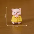 Leuke mini hars varken beeldje gele jas bureau decoratie micro landschap poppenhuis - Varkentje nr. 2