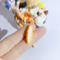 Miniatur Kunstharz Brot Anhänger DIY Bastelzubehör für Handyschale und handgemachten Schmuck. - Cremebrot / 1 Stück