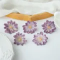 Paarse kunstmatige zijden pioenrozen voor DIY handgemaakte haaraccessoires en decor. - Paars