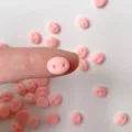 Pequeños botones de nariz de animal de resina rosa con dos agujeros para manualidades de muñecas, 4mm - Eslabón de Nariz de Cerdo / 8mm 3 Piezas / Rosa