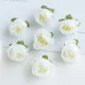 Künstliche weiße Rosenköpfe, Seidenrosen für DIY Handwerk, Hochzeit und Heimdekoration. - Weiß