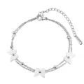 Vista detallada de una pulsera de doble capa de acero inoxidable con dijes de mariposa - Estilo de Doble Capa de Mariposa y Perlas / 22.5+5cm (2.75g) / Color acero