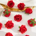 Teste di rose rosse artificiali per ghirlande fai da te decorazioni nuziali e pareti. - Rosso