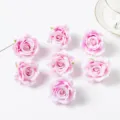 Kunstzijde rozenhoofden in roze, ideal voor DIY bloemstukken, bruiloft- en fotografie-rekwisieten. - Roze & Blauw