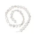 Nahaufnahme von 9-10 mm weißen Münzperlen für DIY-Schmuckherstellung - 3A Qualität Knopfperle / 9-10mm (37cm Strang/Ca. 40 Stück) / Perlweiß