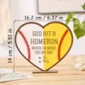 Vatertag Holz Herz Baseball Schild Tischdeko Geschenk für Papa, rustikale Plakette mit Ständer. - Individualisiert (14x16,2 cm) / Grau-Gelber Stil