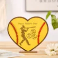 Hölzernes Vatertag Baseball Schild Herz Plakette Tisch Dekoration Geschenk mit Namen. - Individualisiert (14x16,2 cm) / Gelber Stil