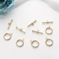 Gros plan fermoirs à bascule OT dorés pour création bijoux colliers et bracelets - 12mm / Or 14 carats