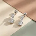 Pendiente de titanio plateado con un colgante de cristal brillante en forma de estrella - Poste de Acero Inoxydable Estrella Blanca / Rosca Externa Pieza Única