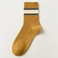 Chaussettes mi-mollet en coton pour hommes couleur moutarde avec rayures bleues et blanches. - Q13-Y (Taille unique 39-45) / Curcuma