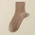 Calzini medi in cotone kaki con design a coste, variante confortevole per abbigliamento quotidiano. - Taglia Unica (34-40) / Cachi