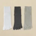 Fünf-Zehen-Socken Variante in Weiß, Dunkelgrau und Hellgrau übersichtlich präsentiert. - JK75 (Einheitsgröße 39-45) / JK75 Weiß + Dunkelgrau + Hellgrau