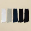 Bequeme Herbst Winter Fünf Zehen Socken einfarbig warme getrennte Zehensocken für Damen und Herren - JK75 (Einheitsgröße 39-45) / JK75 Weiß + Hellgrau + Marineblau + 2 Paare Schwarz