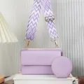 Set borsa a tracolla lilla con tracolla larga fantasia e mini pochette - Viola