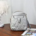 Grauer gesteppter Mini-Rucksack aus weichem Leder und vielseitige Umhängetasche für Damen - Grau
