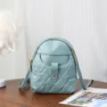 Stilvolle hellblaue gesteppte Mini-Umhängetasche aus weichem Leder für den Alltag - Blau