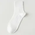 Herren einfarbig weiße gerippte Baumwolle Mittelsocken, atmungsaktiv und bequem. - M86 (Einheitsgröße 39-45) / M86 Weiß