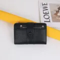 Elegante cartera plegada de cuero PU negro granulado con detalles de tachuelas doradas - Negro