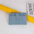 Cartera azul premium de cuero PU para mujer con múltiples compartimentos y tachuelas - Azul