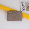 Elegante cartera mediana-larga de cuero PU topo para mujer con cierre de hebilla - Gris