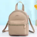 Elegante mini zaino a tracolla in pelle color talpa con cerniere dorate e manico superiore - Albicocca