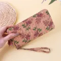Μεγάλο πορτοφόλι από φελλό σε στυλ boho με μοβ φλοράλ σχέδιο και λουράκι καρπού - Μωβ Ανθικό (11-4)