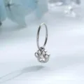 Orecchino a cerchio da 0,8mm in argento con ciondolo a zampa e cristallo lucido - Zampa di Gatto Bianca (Pezzo Singolo)