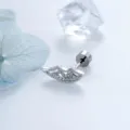 Élégant clou d'oreille aile en titane argent avec micro-zircons bleu clair variante - A1318-3# Côté Droit Bleu Océan Clair (Tige Filetée Extérieure en Titane Pièce Unique)