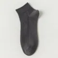 Herren einfarbige gerippte kurze Baumwollsocken, atmungsaktiv und bequem für den täglichen Sommer. - M87 (Einheitsgröße 39-45) / Dunkelgrau