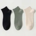 Herren reine Baumwolle Kurzsocken, bequeme atmungsaktive Knöchelsocken, einfarbige Freizeitsocken. - M87 (Einheitsgröße 39-45) / Schwarz+Armeegrün+Hautfarbe