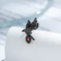 Pendiente de oreja punk de aleación de titanio con forma de águila y piedra roja - A1186-Negro Rojo Águila (Tornillo Externo de Acero Inoxidable)