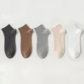 Herren Kurze Baumwollsocken, 5er Pack einfarbige lässige Sneakersocken für tägliches Tragen - M87 (Einheitsgröße 39-45) / Dunkelgrau+Kaffee+Grau+Hautfarbe+Weiß
