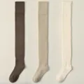 Gefütterte überkniehohe Strick-Thermosocken Variante in drei klassischen Farben für warme Beine. - Einheitsgröße (34-39) / Kaffee + Hellbeige + Milchweiß