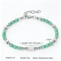 Dettaglio macro del bracciale di perline in pietra naturale verde con elementi in acciaio 304 - Turchese Verde (CWB0741)