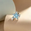 Pendiente de estrella con circón azul claro hecho de aleación de titanio para piercing - Estilo Espiral Titanio (A616-2) / Azul Mar Claro