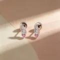 Exquisite silberne Engelsflügel-Ohrstecker aus Titan mit kleinen rosa Steinen - Silber Rosa Rechts (Titanlegierung Spirale)