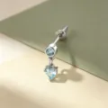 Hellblauer herzförmiger Kristall-Anhänger Knorpel-Ohrstecker in poliertem Silber-Finish - Herz (A682-3) / Titanlegierung Schraube / Blau