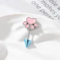 Zoete roze emaille kattenpoot kraakbeen oorknopje met blauwe kegel schroefsluiting - Roze Poot + Blauwe Spike (RVS Externe Helix)