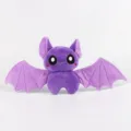 Detailweergave van een schattige paarse Halloween vleermuis knuffel van pluche - Paars