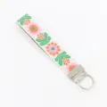 Blumiger Schlüsselanhänger aus gewebtem Band 25mm breit mit silbernem Metallverschluss - Beige Gänseblümchen Floral (B)