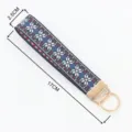 Detailansicht des gewebten Schlüsselanhängers mit Maßen von 2,5 cm und 17 cm Länge - 04-07B Stil
