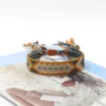 Handgewebtes ethnisches Freundschaftsarmband mit buntem Rautenmuster und Quasten-Detail - A#(12) Gelb Marinegrün Weiß