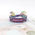 Handgefertigtes gewebtes Freundschaftsarmband mit buntem Rautenmuster in Lila Ethno-Stil - A#(6) Bunt Lila